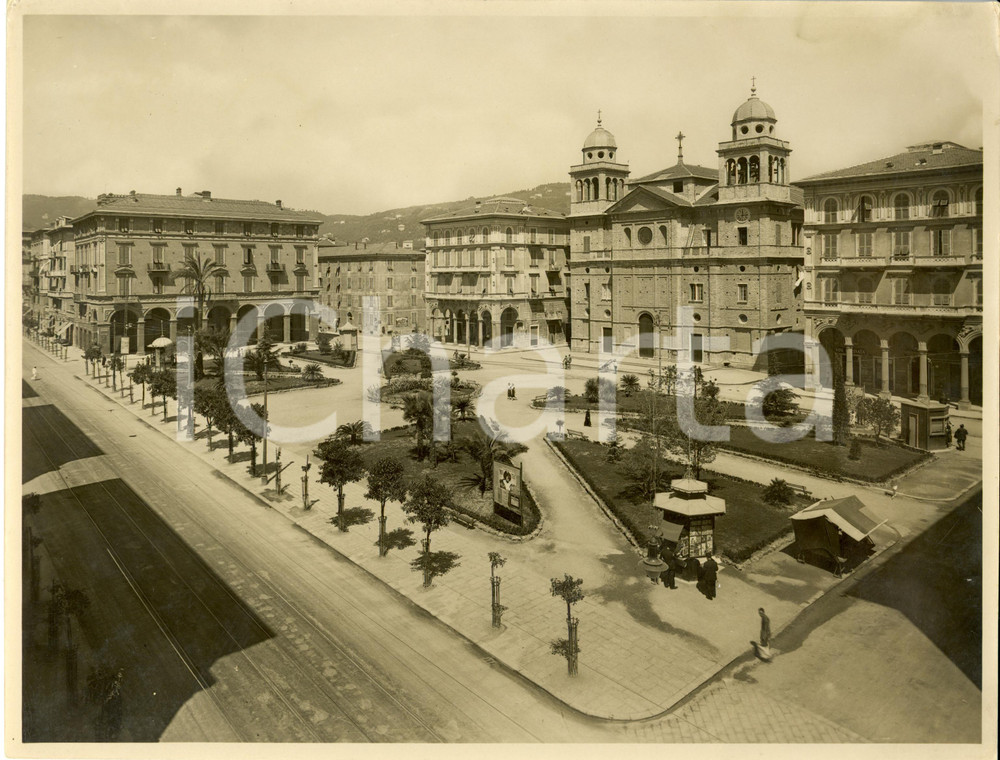 Fotografia d epoca originale 1935 ca LA SPEZIA Giardini di Piazza BRIN e chiesa NOSTRA SIGNORA della SCORZA 1