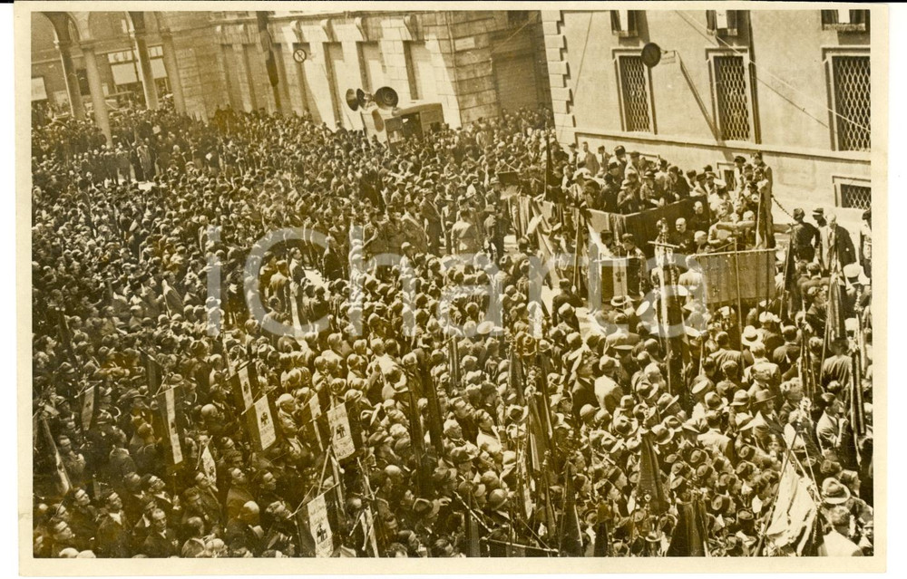 Fotografia d epoca originale 1934 MILANO Folla in piazza BELGIOIOSO per LEVA FASCISTA Foto ALESSANDRINI 1