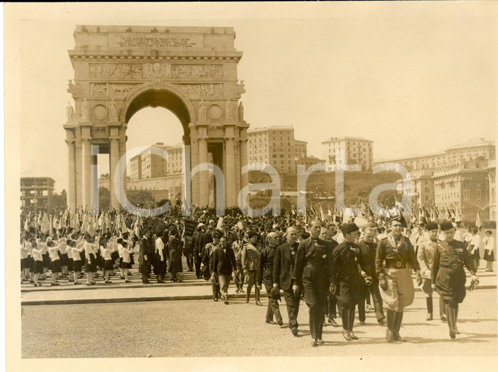 Fotografia d epoca originale 1934 GENOVA Piazza della Vittoria  Leva Fascista e inaugurazione monumento Foto 1