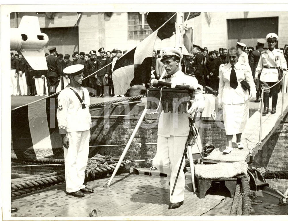 Fotografia d epoca originale 1939 GENOVA Regia Nave CIRCE Bandiera di combattimento sale a bordo Foto 1
