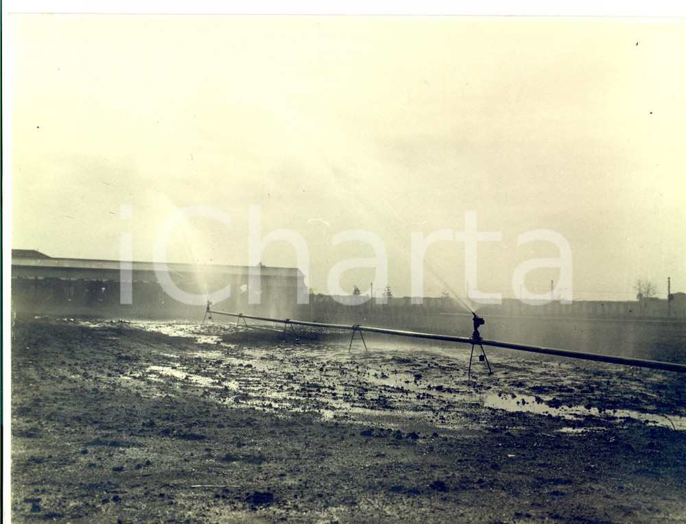 Fotografia d epoca originale 1930 ca AGRO PONTINO LAZIO Campo irrigato a pioggia con sistema INNOCENTI Foto 1