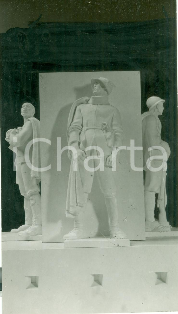 Fotografia d epoca originale 1935 TORINO Monumento al Duca d AOSTA Plastico in gesso FOTOGRAFIA 1