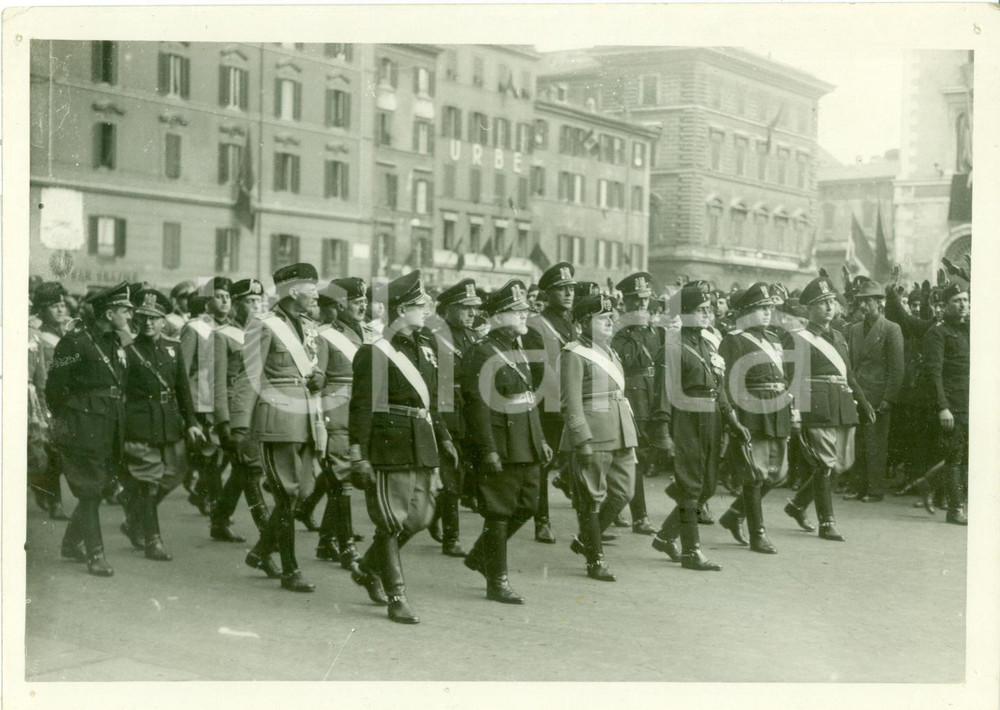 Fotografia d epoca originale 1938 ROMA Direttorio PNF si reca a Palazzo VENEZIA per omaggio al DUCE Foto 1
