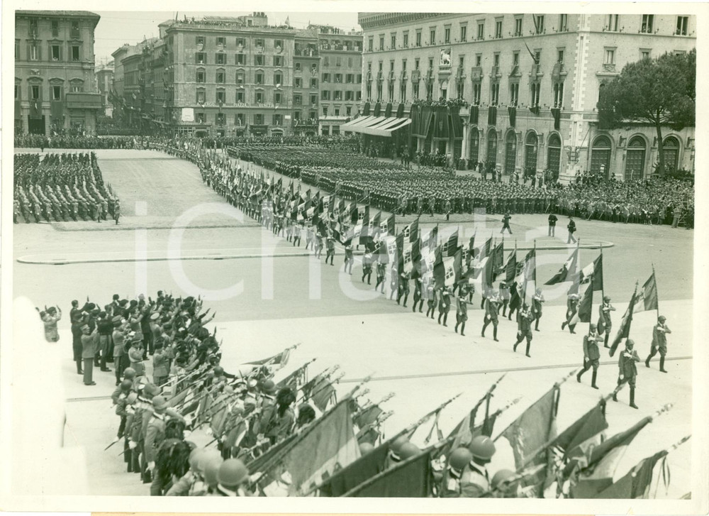 Fotografia d epoca originale 1938 ROMA Corteo delle Bandiere da MOLE ADRIANA a Museo del RISORGIMENTO Foto 1