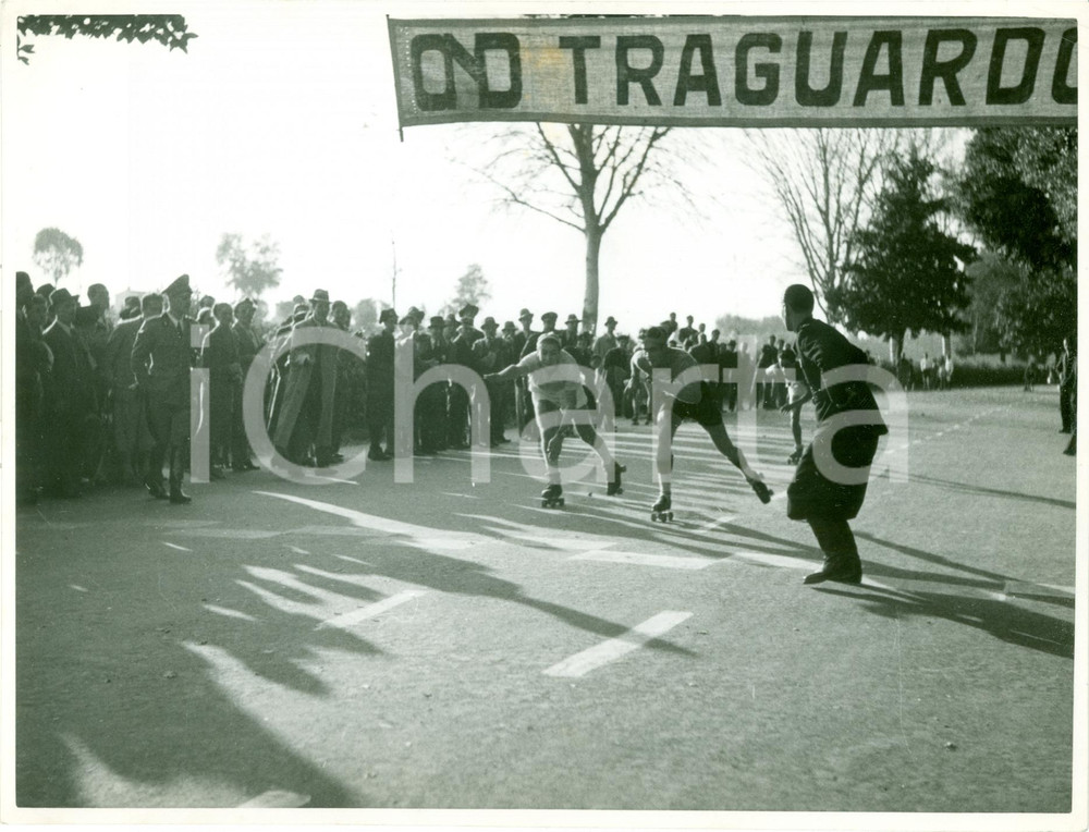 Fotografia d epoca originale 1938 FIRENZE Campionati pattinaggio OND Atleti durante corsa FOTOGRAFIA 1