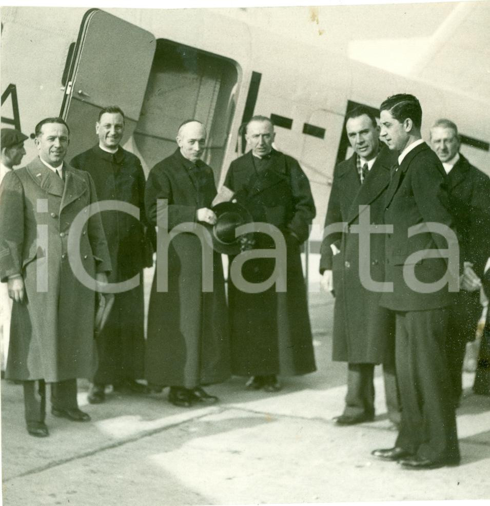 Fotografia d epoca originale 1938 MILANO LINATE Card. Ildefonso SCHUSTER sale in aereo per ROMA Fotografia 1
