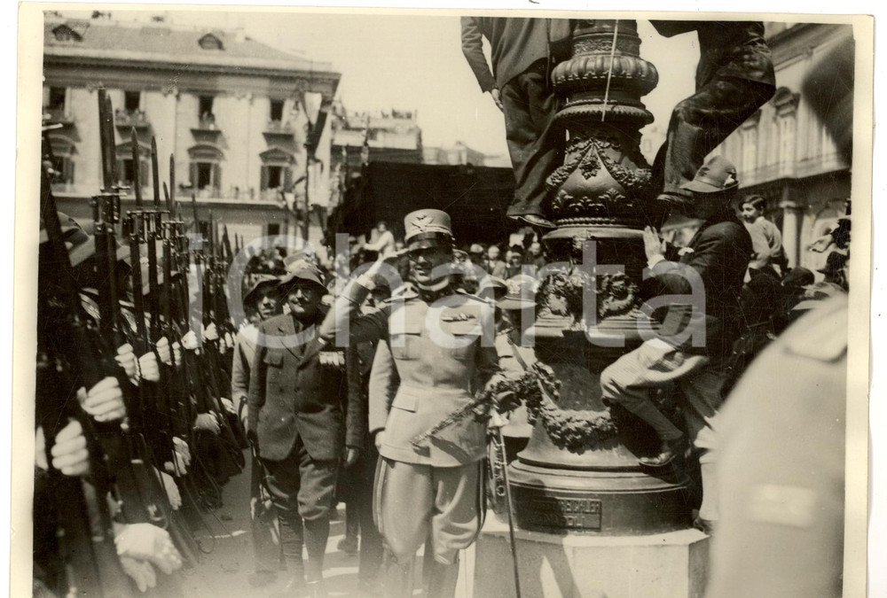 Fotografia d epoca originale 1932 ROMA Principe UMBERTO II passa in rivista ALPINI in adunata Fotografia 1