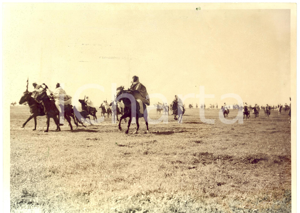 Fotografia d epoca originale 1936 AOI ETIOPIA Cavalieri indigeni lanciati al galoppo Foto ISTITUTO LUCE 1