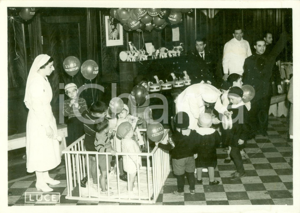 Fotografia d epoca originale 1938 LIBIA Il LLOYD TRIESTINO intrattiene i figli dei coloni FOTOGRAFIA 1