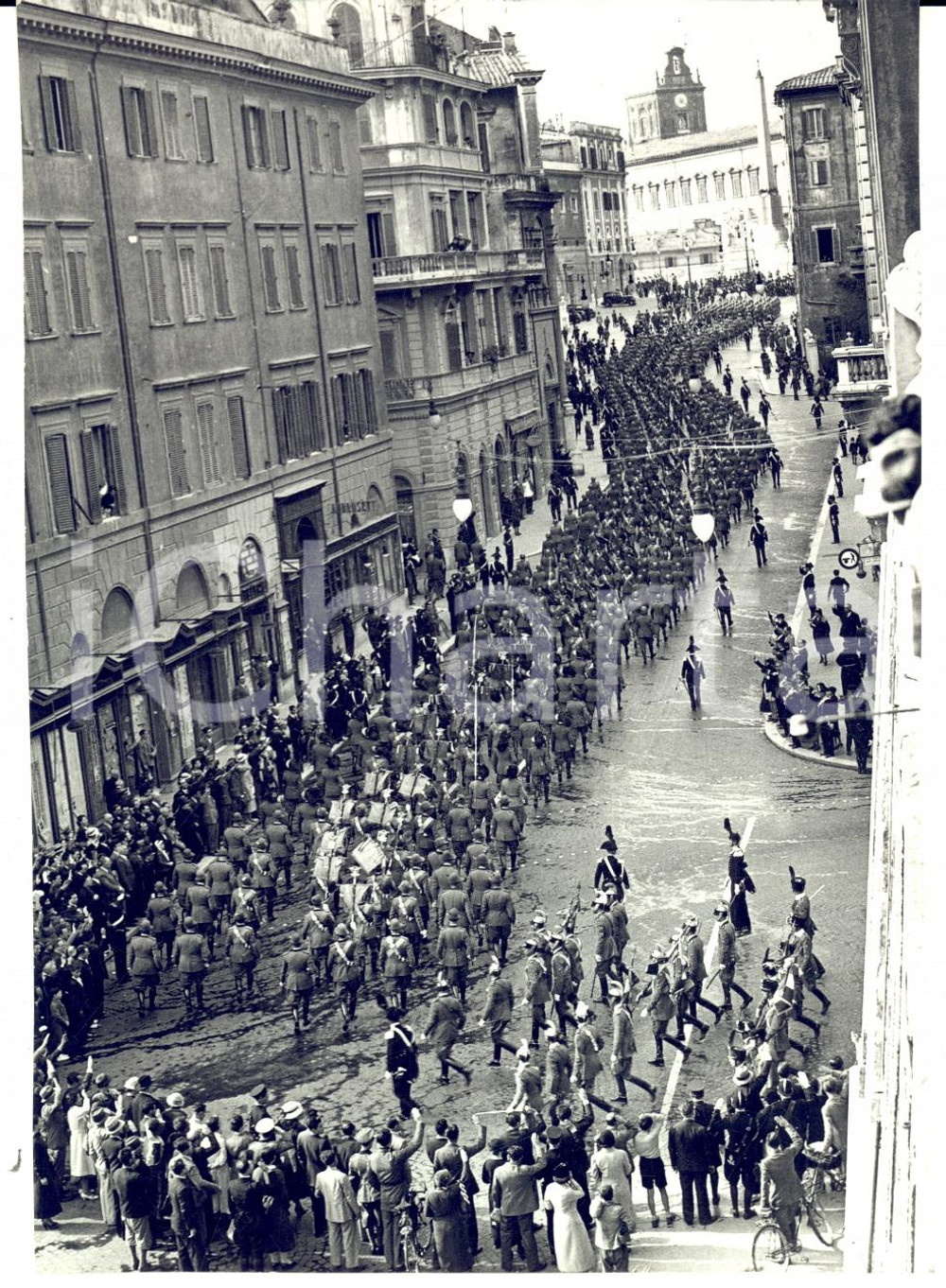 Fotografia d epoca originale 1935 ROMA Annuale entrata in guerra  Sfilata verso MONTECITORIO Foto 1