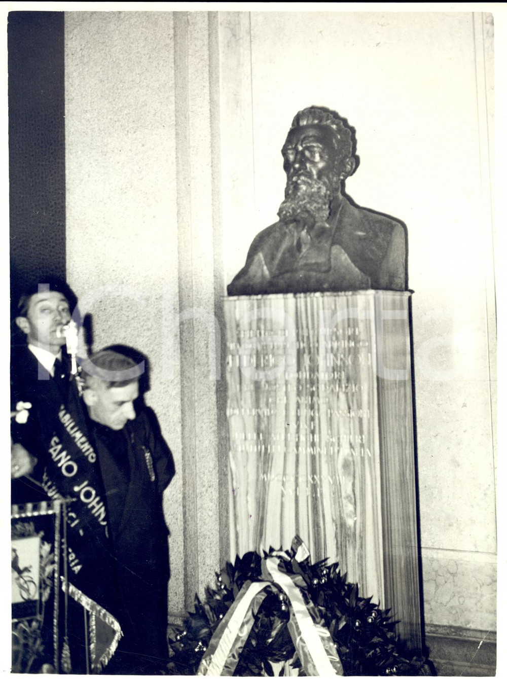 Fotografia d epoca originale 1938 MILANO TOURING CLUB Scoprimento busto di Federico JOHNSON pioniere ciclismo 1