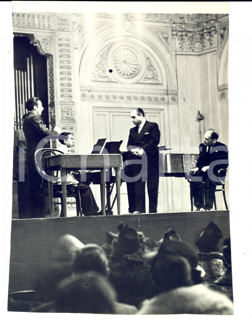Fotografia d epoca originale 1938 MILANO Il tenore Beniamino GIGLI sul palco in concerto Foto 1