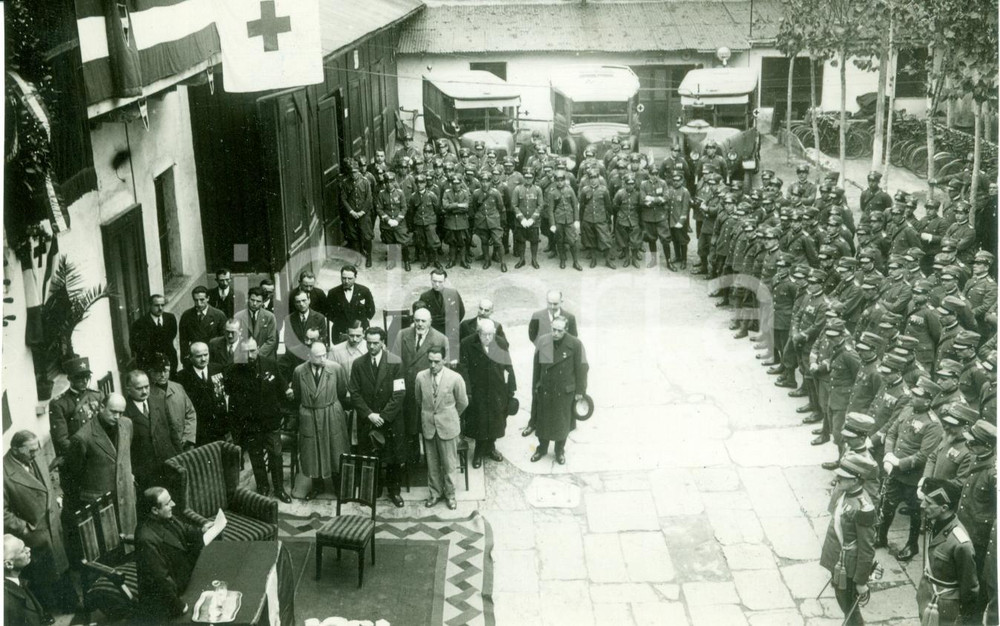 Fotografia d epoca originale 1931 MILANO VicepodestÃ  Francesco PINI commemora Caduti caserma CROCE ROSSA 1
