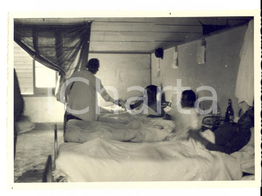 Fotografia d epoca originale 1938 ASMARA ERITREA Donna fascista distribuisce doni Befana in ospedale 1