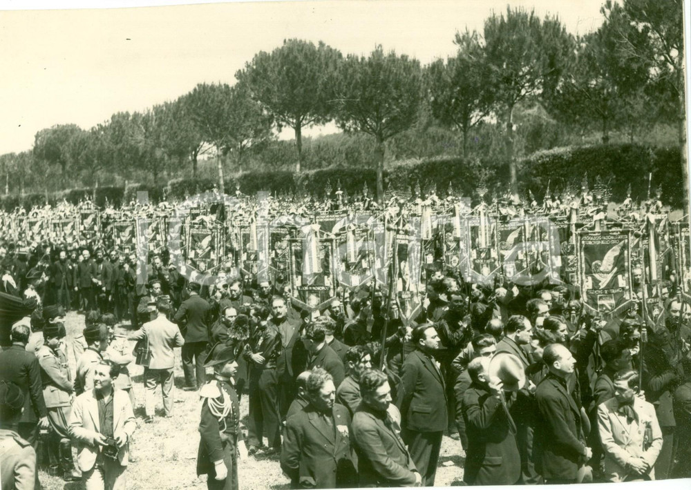 Fotografia d epoca originale 1930 MILANO Benedizione gagliardetti ferrovieri d ITALIA Fotografia 1