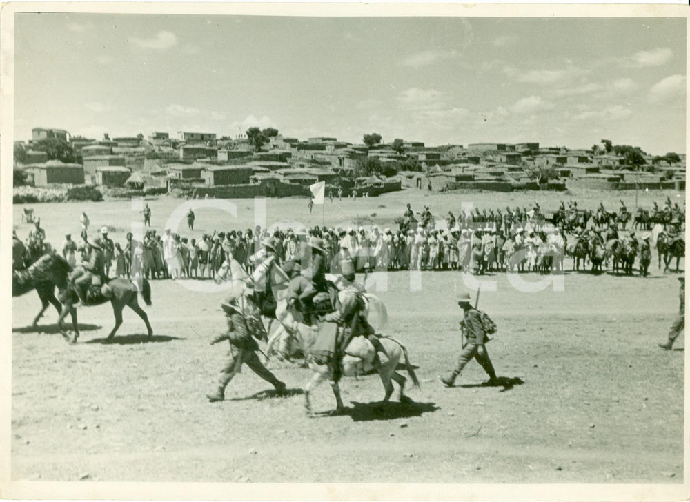 Fotografia d epoca originale 1935 MACALLE  ETIOPIA Ingresso truppe italiane nella città conquistata FOTO 1