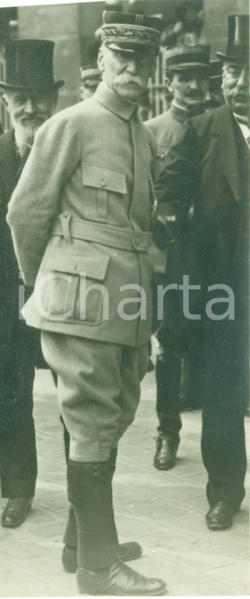 Fotografia d epoca originale 1915 ca PARIS Generale Joseph GALLIENI Governatore Militare riceve autoambulanze 1