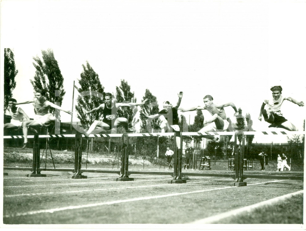 Fotografia d epoca originale 1936 MILANO ATLETICA Gara salto ostacoli 80 metri al Campo GIURIATI Fotografia 1