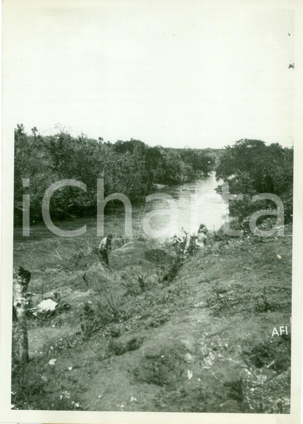 Fotografia d epoca originale 1942 GUINEA FRANCESE Contadini lavorano sulla riva di un fiume Fotografia 1