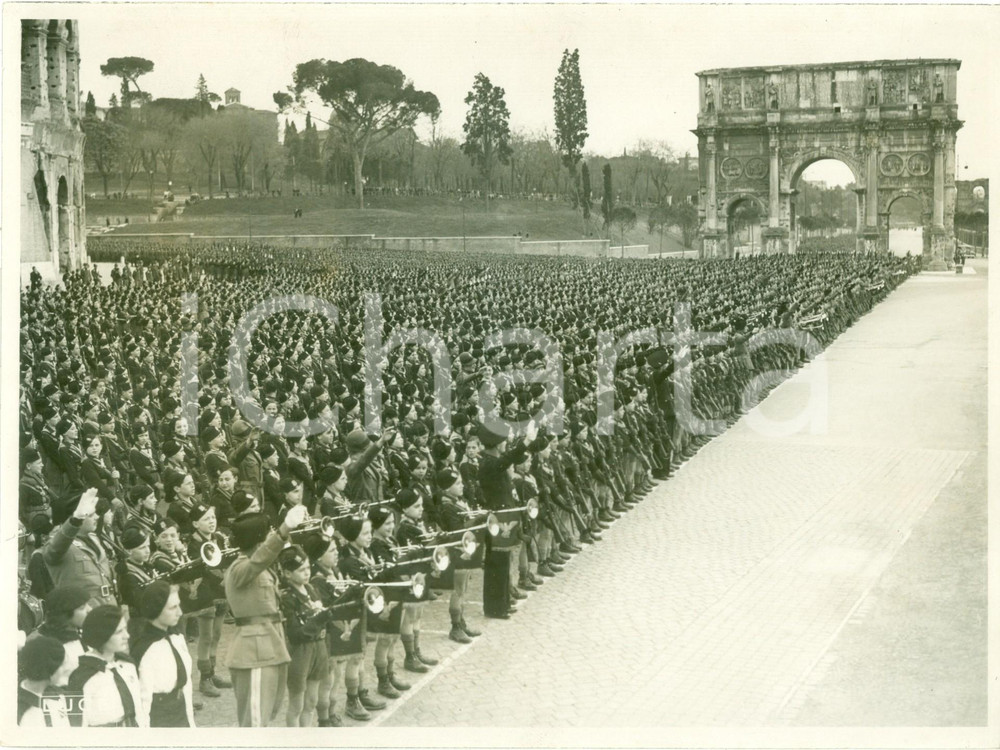Fotografia d epoca originale 1936 ROMA COLOSSEO Balilla moschettieri e trombettieri schierati Decennale ONB 1