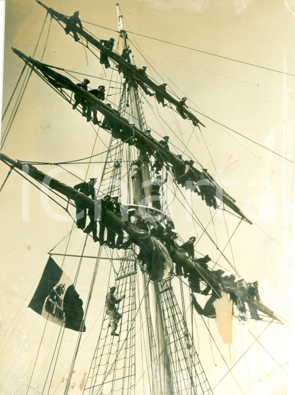 Fotografia d epoca originale 1935 ca ROMA Marinai italiani si addestrano sull albero maestro Foto DANNEGGIATA 1