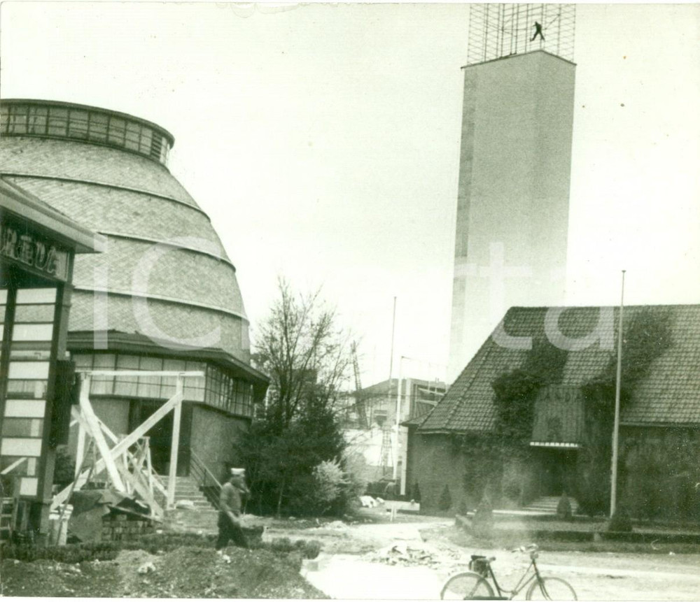 Fotografia d epoca originale 1930 ca MILANO FIERA CAMPIONARIA Costruzione padiglioni tedesco e olandese Foto 1