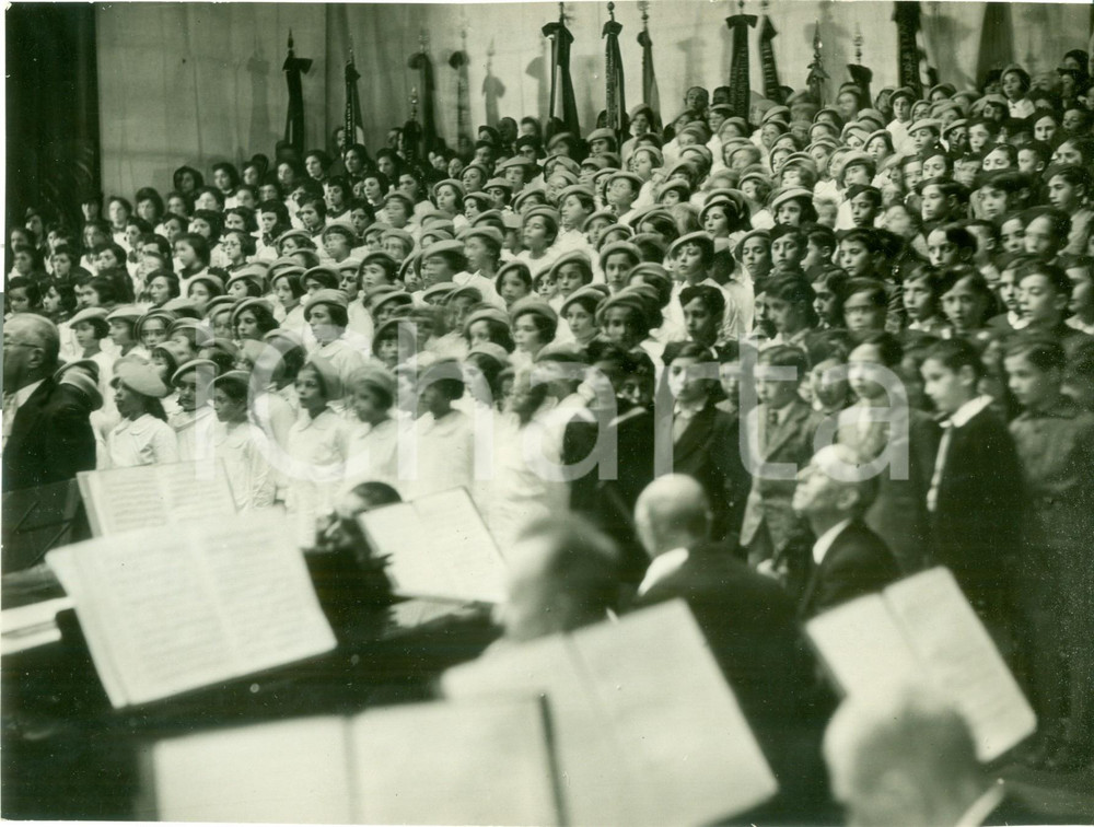 Fotografia d epoca originale 1936 MILANO Coro delle Piccole Italiane alla Giornata Mondiale del Risparmio 1