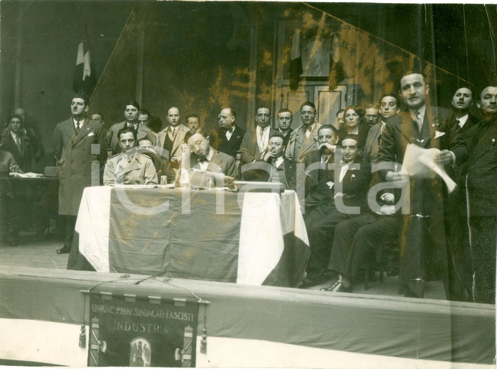 Fotografia d epoca originale 1932 MILANO Il palco del Congresso dei periti industriali Fotografia DANNEGGIATA 1
