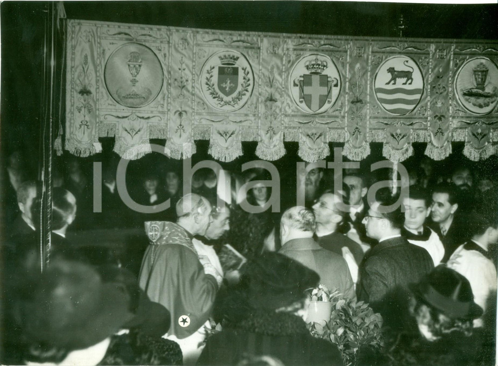 Fotografia d epoca originale 1936 MILANO Card. Ildefonso SCHUSTER benedice baldacchino Missionari Cappuccini 1