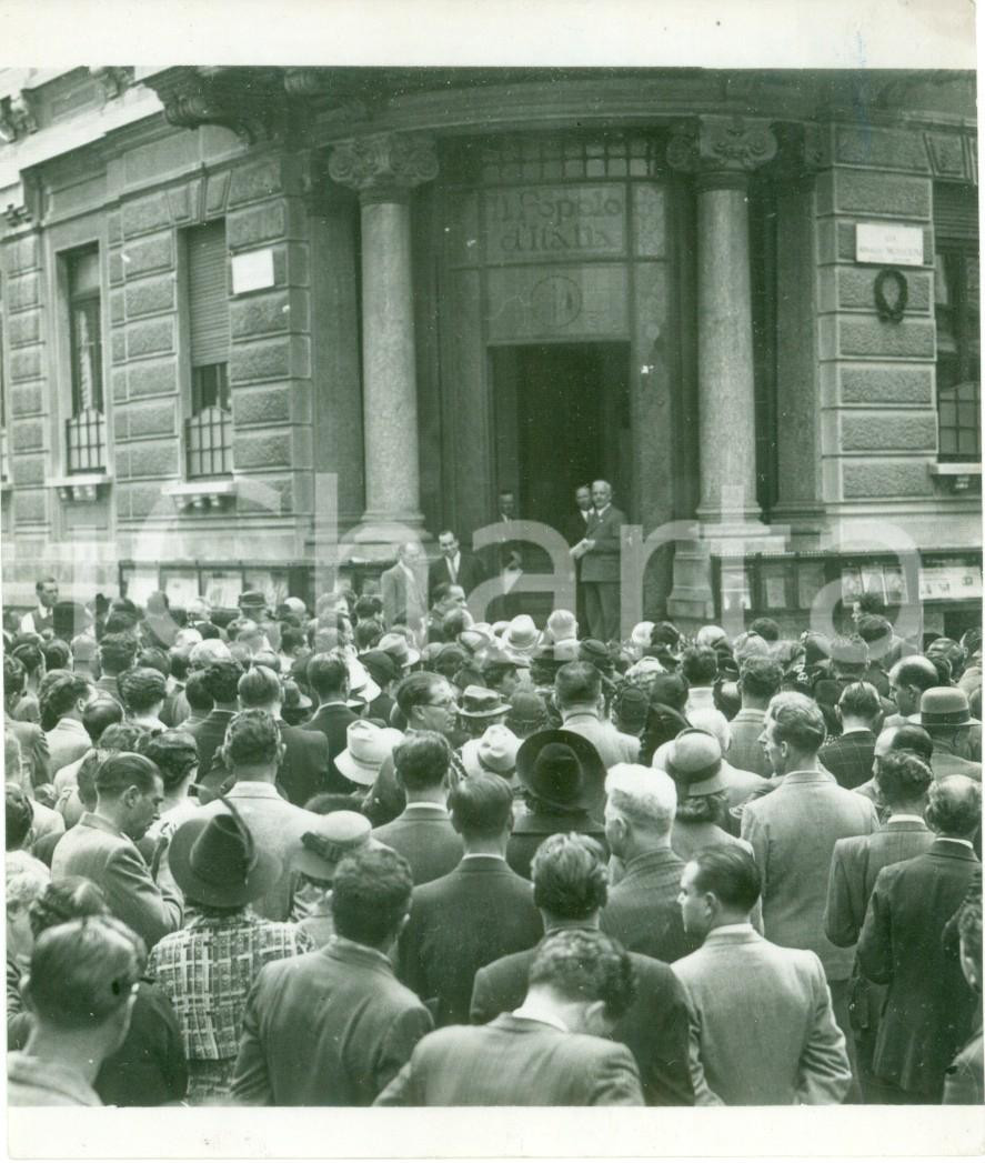 Fotografia d epoca originale 1938 MILANO Dopolavoristi di ROMA alla sede del POPOLO D ITALIA Fotografia 1