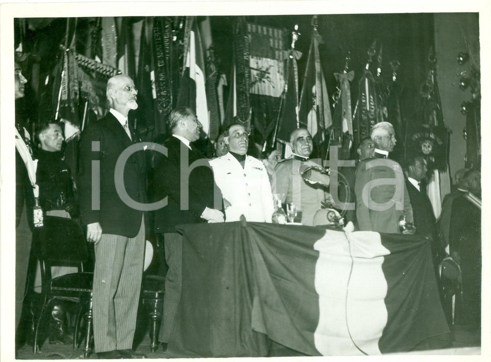Fotografia d epoca originale 1933 MILANO Combattenti a rapporto al Teatro DAL VERME inni alla patria Foto 1