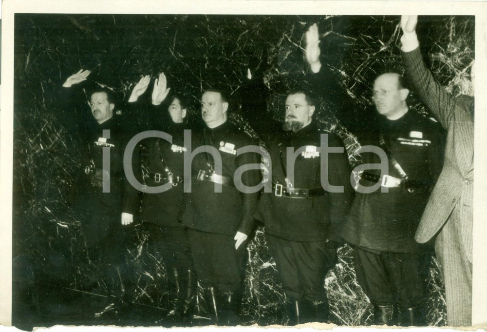 Fotografia d epoca originale 1937 GENOVA Dirigenti rendono omaggio ai Caduti Fascisti Fotografia 1