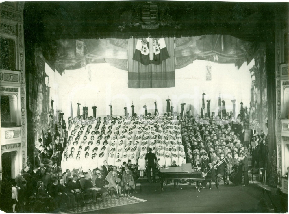Fotografia d epoca originale 1932 MILANO TEATRO DAL VERME Coro Balilla e Piccole Italiane Fotografia 1