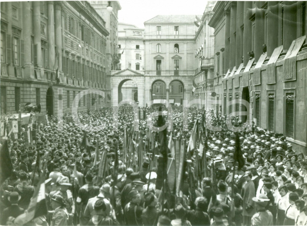 Fotografia d epoca originale 1935 MILANO Cerimonia della leva fascista in Piazza BELGIOIOSO per l Intervento 1