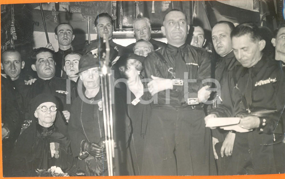 Fotografia d epoca originale 1935 ca MILANO Amelia FILZI commemora figlio con Rino PARENTI DANNEGGIATA 1