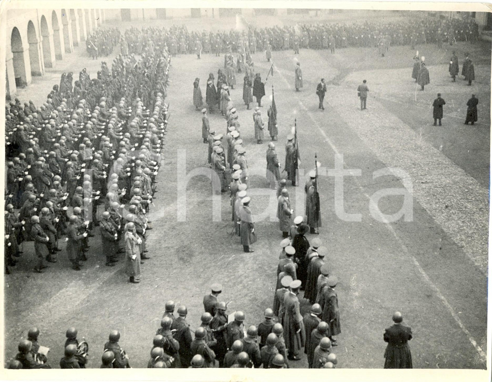 Fotografia d epoca originale 1936 MILANO Commemorazione IV Novembre nel piazzale della Caserma SANT AMBROGIO 1