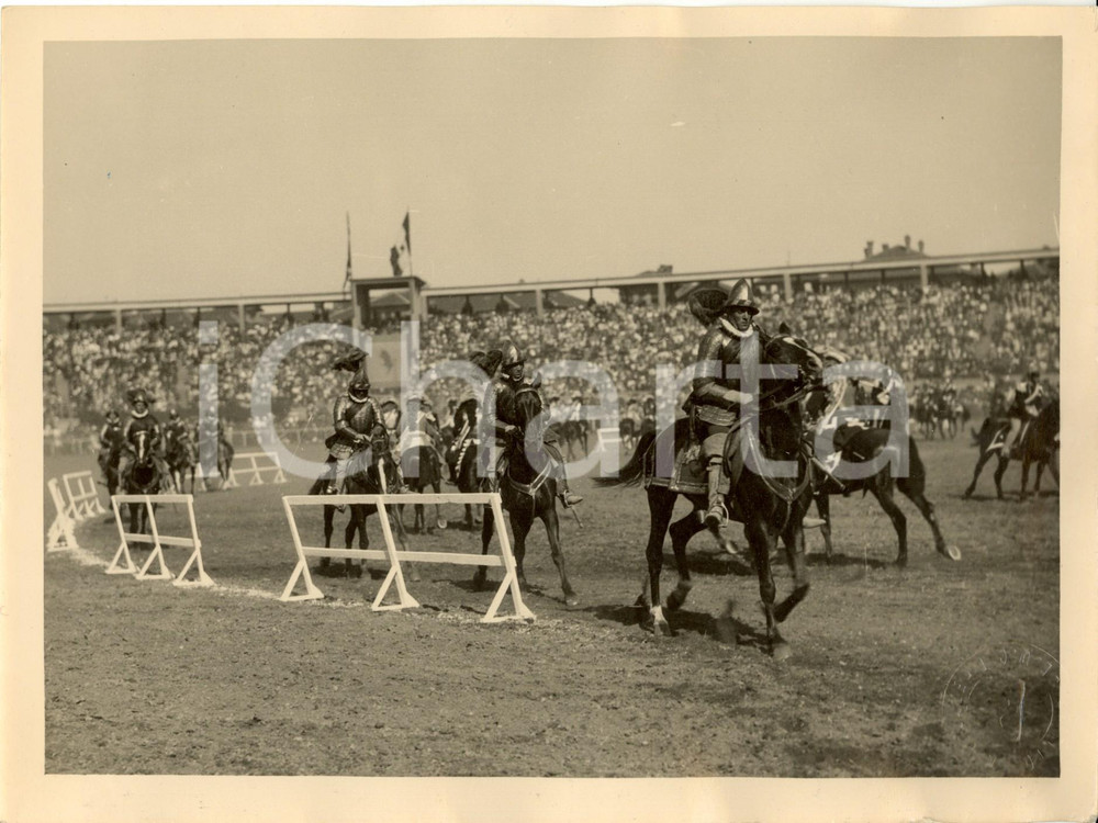 Fotografia d epoca originale 1930 ca TORINO Sfilata dei partecipanti al Carosello storico militare Foto 1