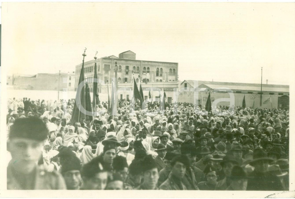 Fotografia d epoca originale 1929 TRIPOLI LIBIA Folla per la partenza di Emilio DE BONO dalla colonia FOTO 1