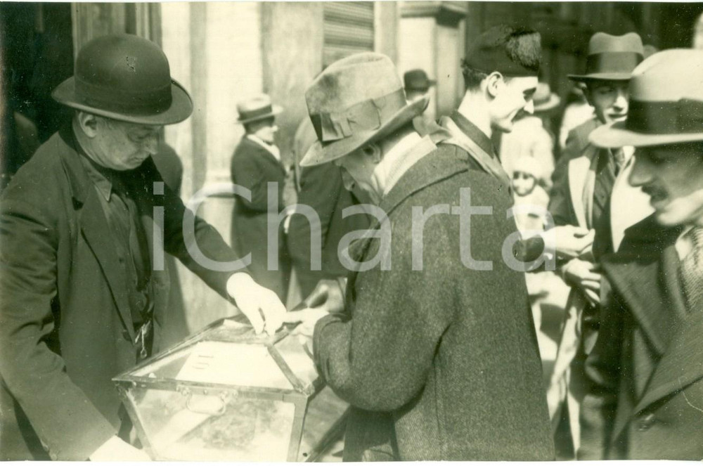 Fotografia d epoca originale 1932 MILANO Estrazione dei numeri per la Campagna Antitubercolare FOTOGRAFIA 1