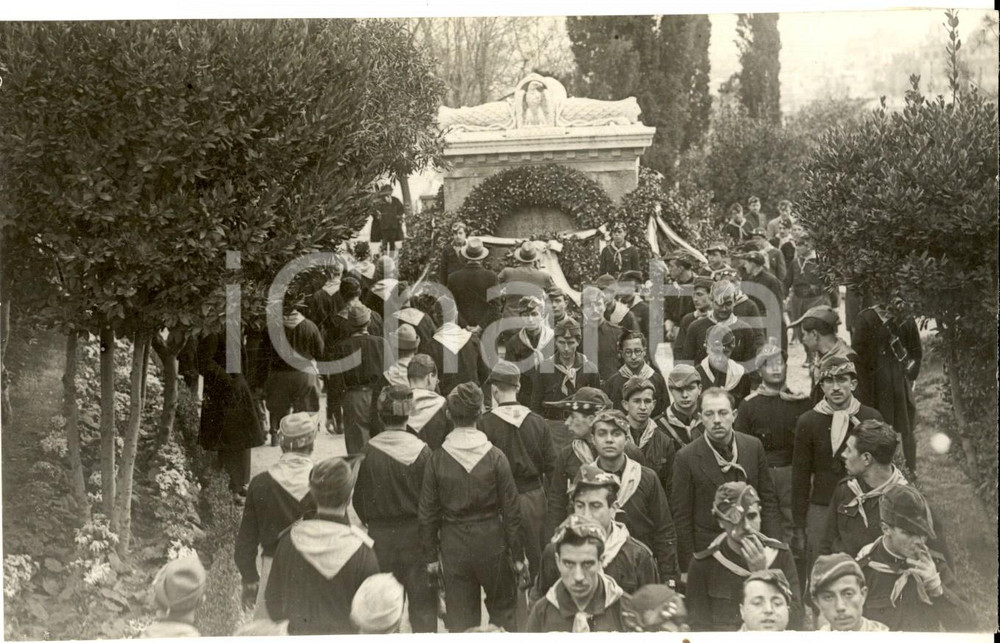 Fotografia d epoca originale 1933 ROMA Visita degli studenti del GUF di Napoli all ara dei caduti fascisti 1