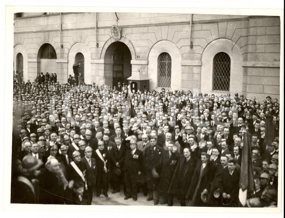 Fotografia d epoca originale 1934 MILANO XV Annuale dei combattenti in piazza SANT AMBROGIO Fotografia 1