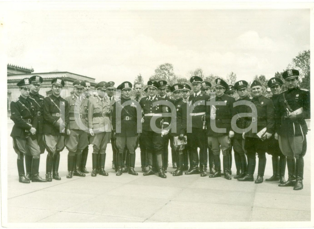 Fotografia d epoca originale 1939 MUNCHEN DE Dirigenti e camerati dei GUF nazionalsocialisti Fotografia 1