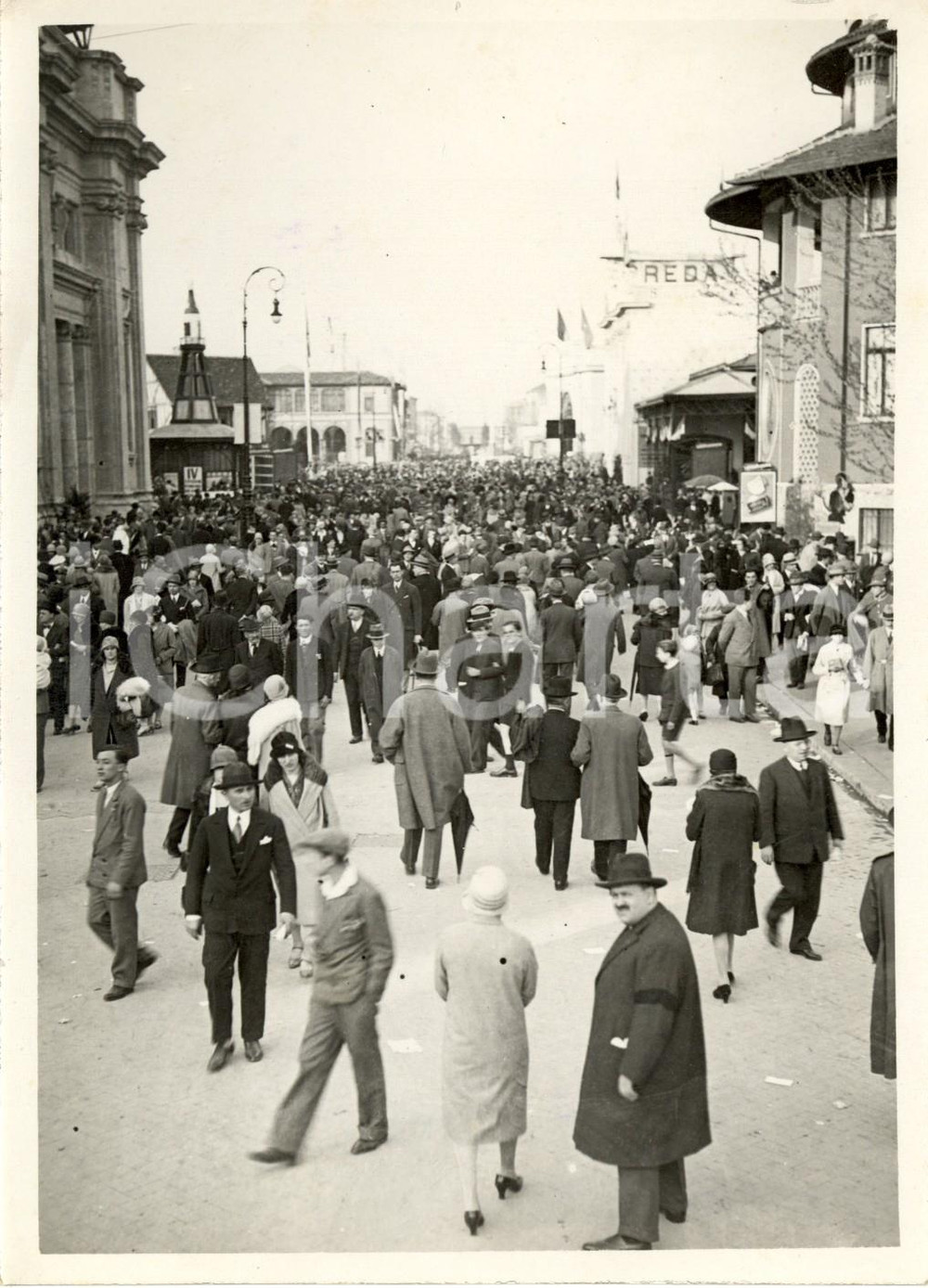 Fotografia d epoca originale 1935 MILANO Pubblico dei visitatori ai padiglioni della FIERA CAMPIONARIA BREDA 1