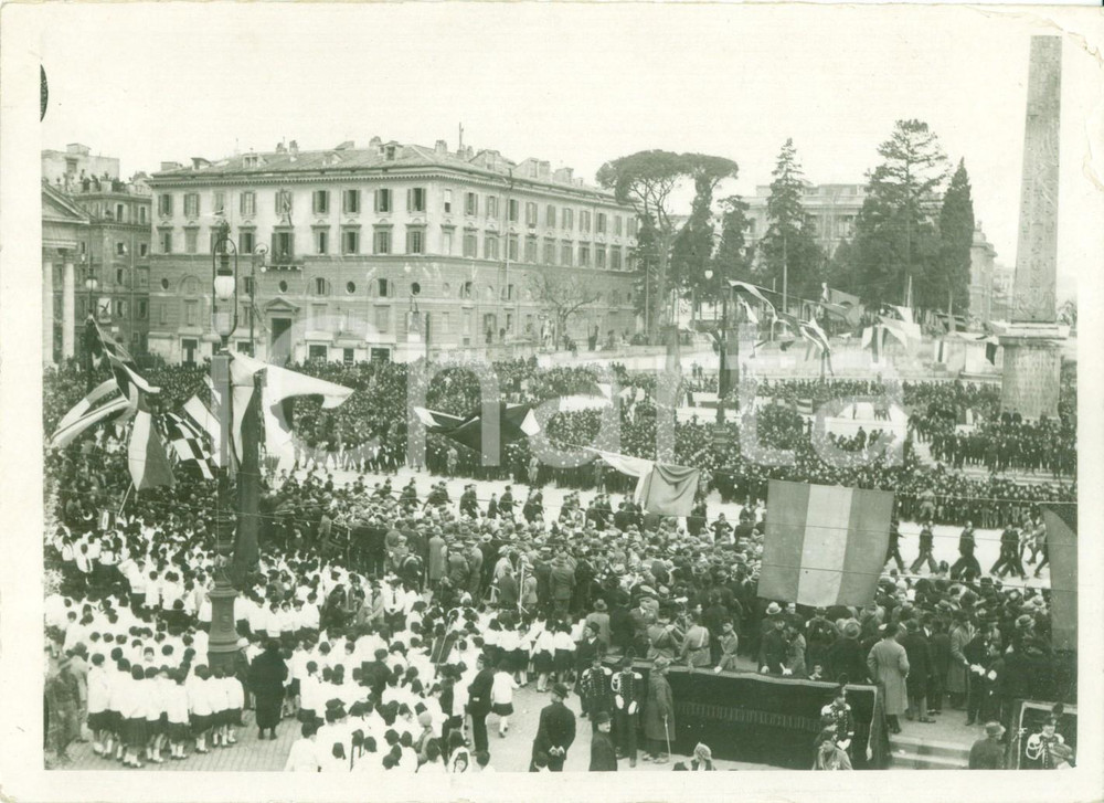 Fotografia d epoca originale 1930 ca ROMA Cerimonia della leva fascista in PIAZZA DEL POPOLO Fotografia 1