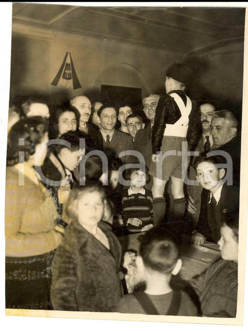 Fotografia d epoca originale 1941 PADOVA Balilla tiene un discorso ai profughi della JUGOSLAVIA Foto 12x16 1