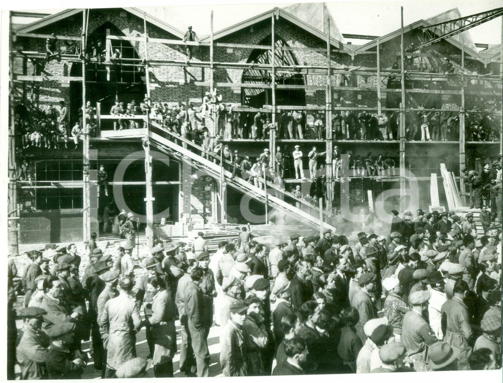 Fotografia d epoca originale 1937 MILANO TALIEDO Inaugurazione nuovo aerodromo Officine CAPRONI Fotografia 1