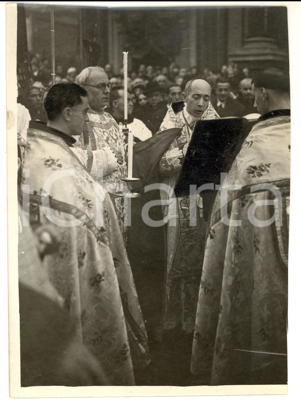 Fotografia d epoca originale 1930 ca MILANO Card. Ildefonso SCHUSTER benedice le nuove campane di S. ANTONIO 1