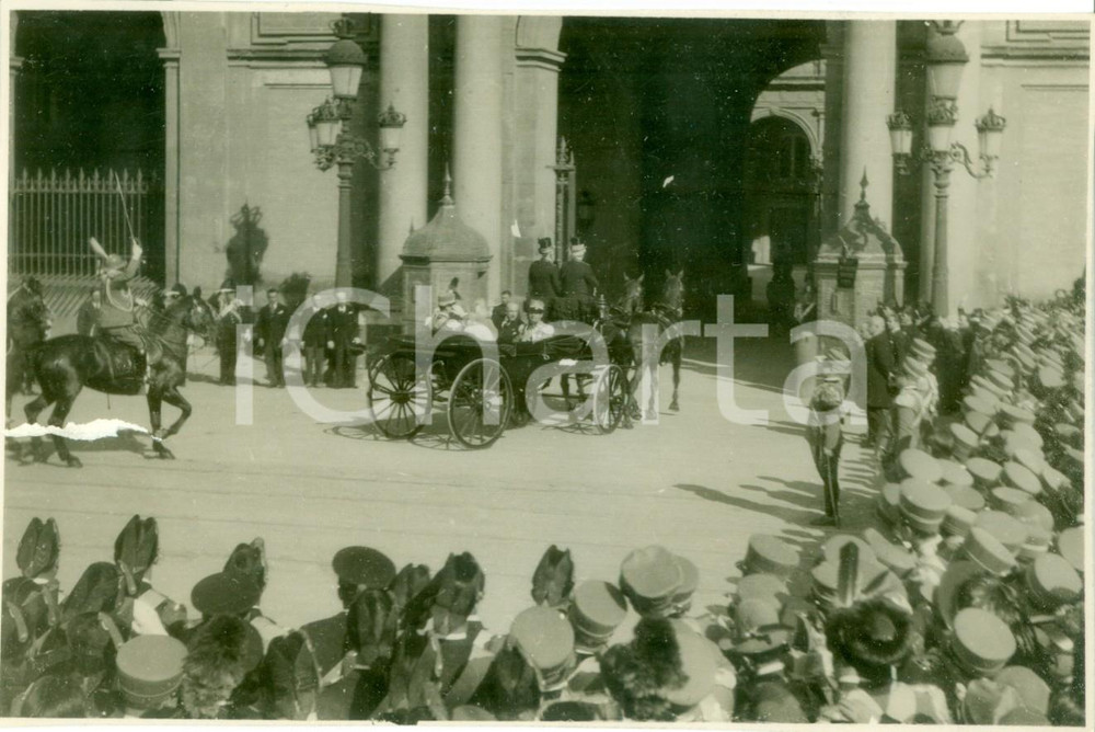 Fotografia d epoca originale 1931 ROMA Berlina di VITTORIO EMANUELE III entra a Palazzo Reale Fotografia 1