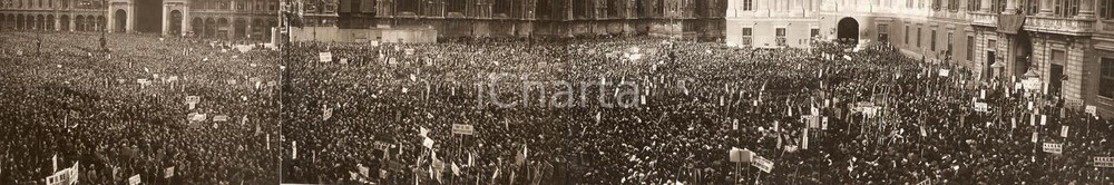 Fotografia d epoca originale 1937 MILANO Folla dei Dopolavoristi acclama VITTORIO EMANUELE III Foto QUADRUPLA 1