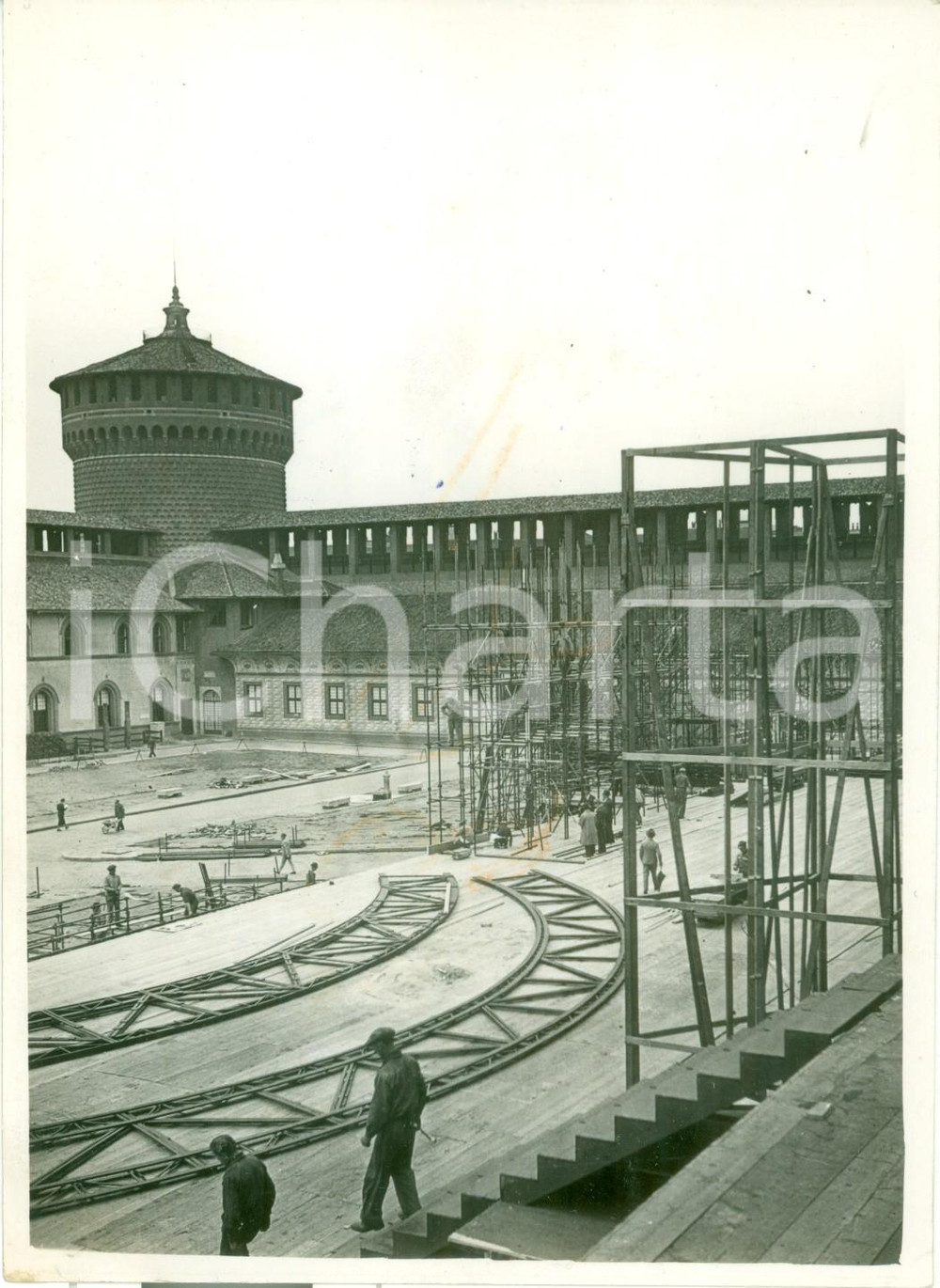 Fotografia d epoca originale 1939 MILANO CASTELLO SFORZESCO Fervono i lavori per il Teatro dei VENTIMILA Foto 1